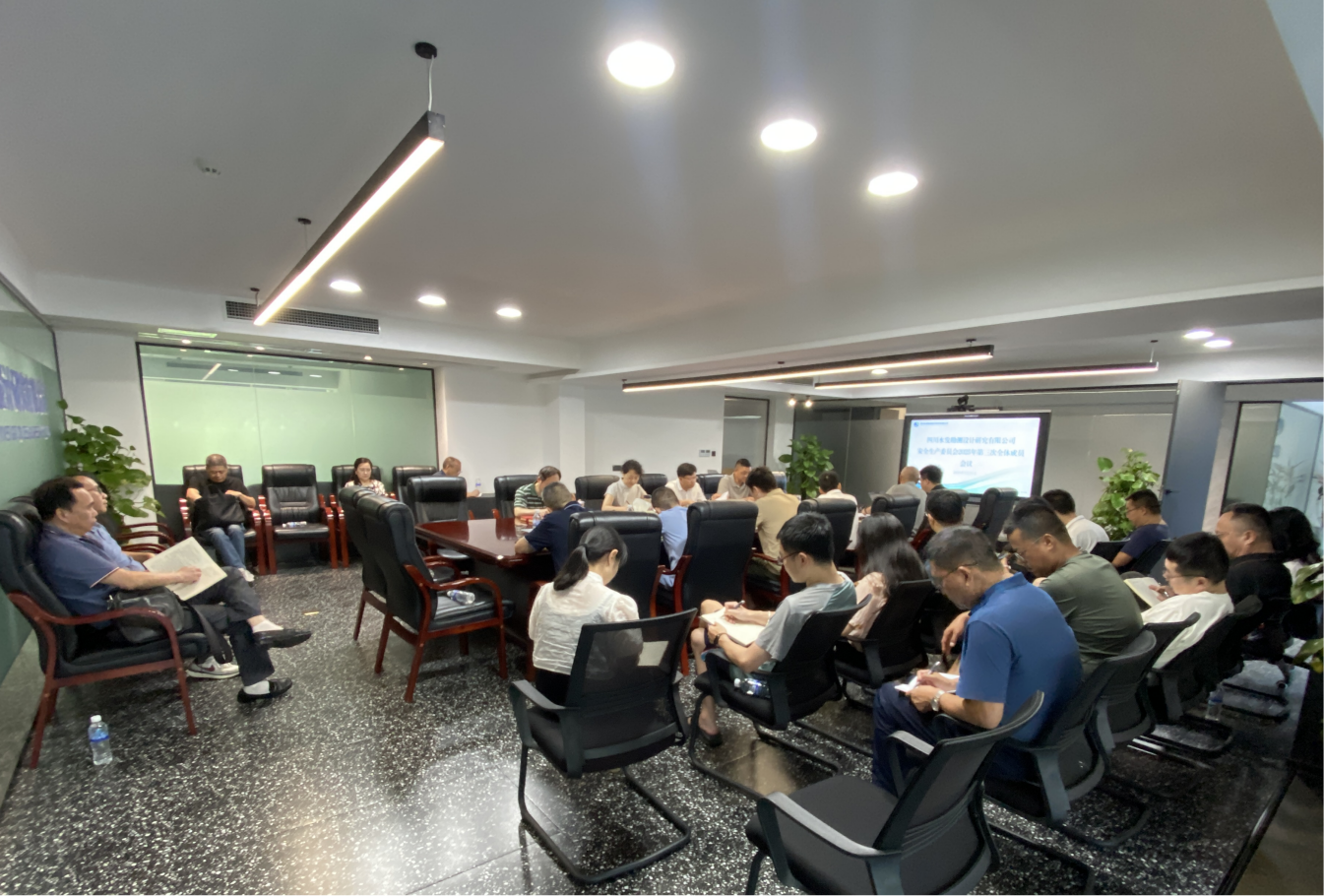 安委會(huì)開(kāi)會(huì)